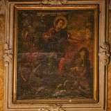 Al centro di essa una tela di scuola napoletana di fine 600 raffigura San Martino che dona il mantello a un povero